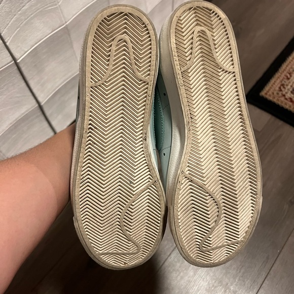 Nike Women's Blazer Mid '77 PRM Sneaker - Picture 4 of 7